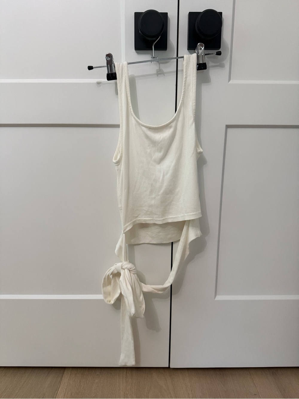 Ivory Ribbed wrap Tie-Back Tank - Picture 2 of 5
